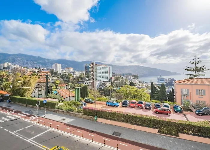 Sea View 1 Bedroom Apartment *